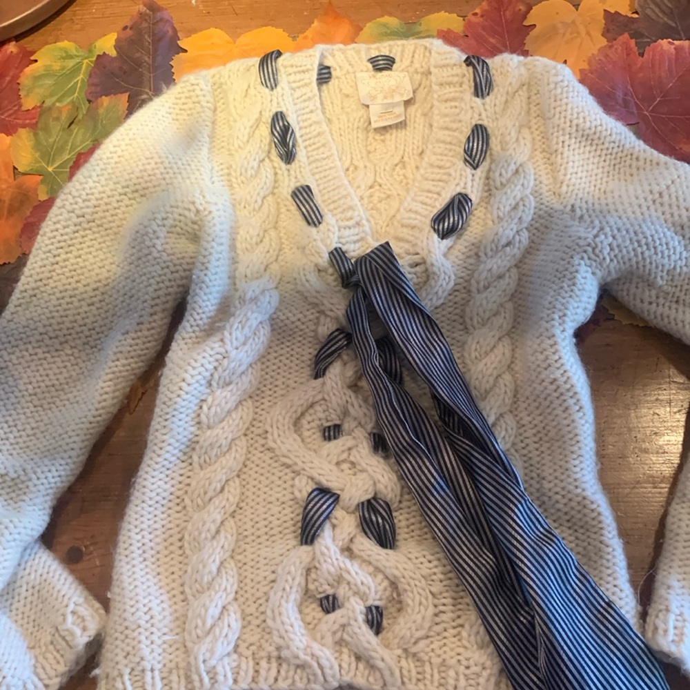 100% Wool fits like a XS